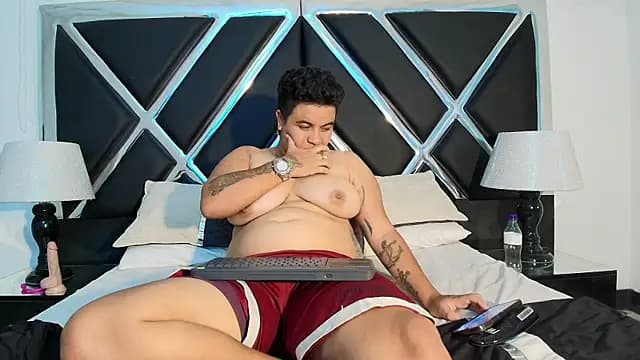 ZeusSmithh live cam on Stripchat