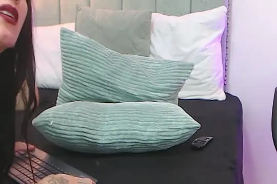 MoonBlue95 live cam on Stripchat