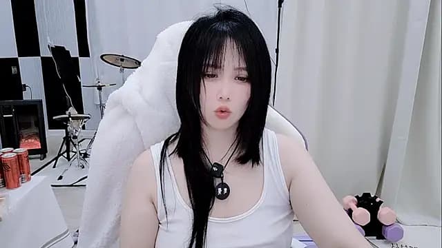 Evangelin-e live cam on Stripchat