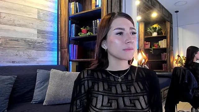 YamelBloom live cam on Stripchat