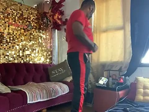 bigshh8 live cam on Stripchat