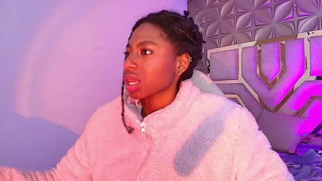 Queen_perla_ live cam on Stripchat