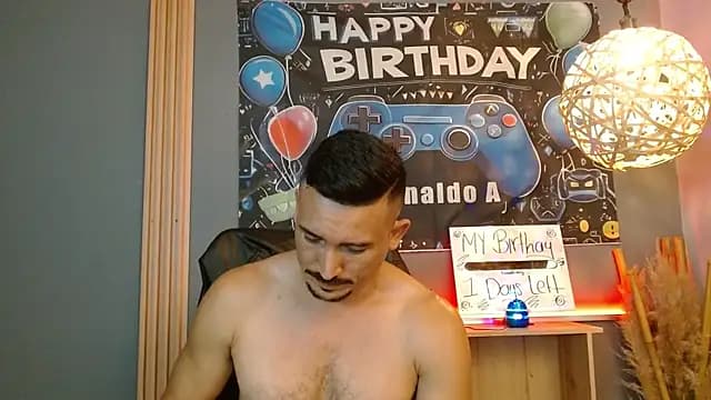 Reiko_85_ live cam on Stripchat