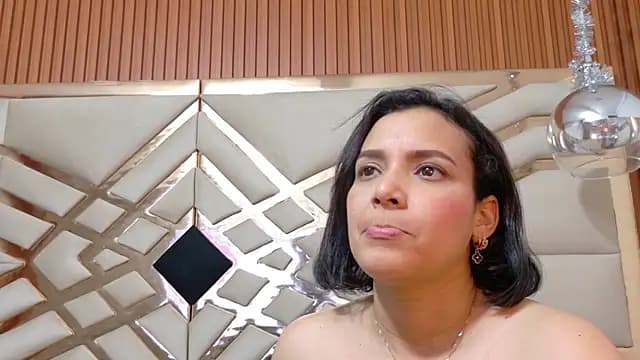 Sluttyandmature live cam