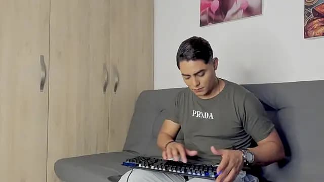 Dynamo_5 live cam on Stripchat