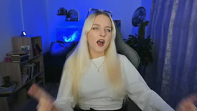 ViolaMore live cam on Stripchat