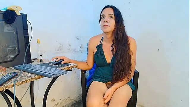 Oh_Tique live cam on Stripchat