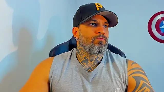 JoshRigby live cam on Stripchat