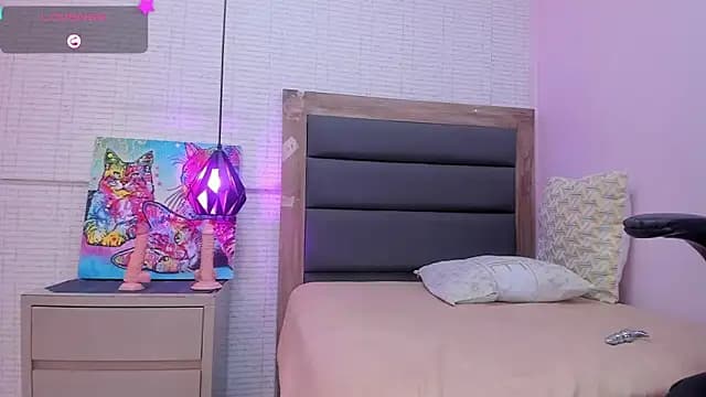 MELANIE_VEGA live cam on Stripchat