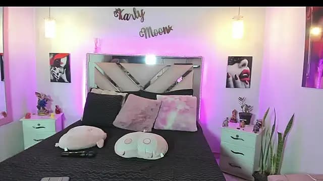 Karly_moon live cam on Stripchat