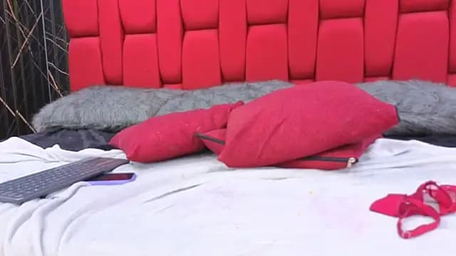 Mia_horney- live cam