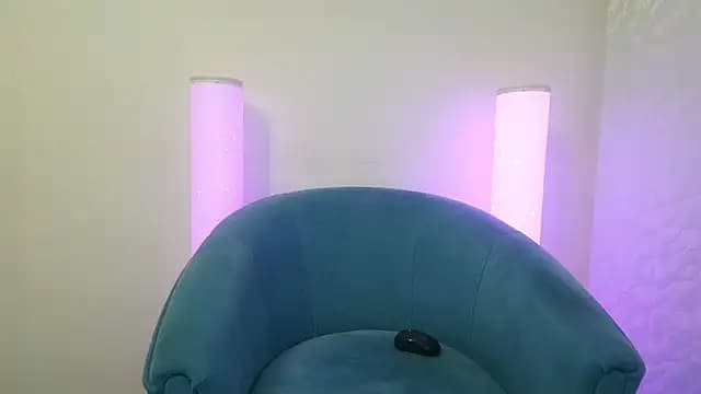 AlanaMilani_ live cam on Stripchat