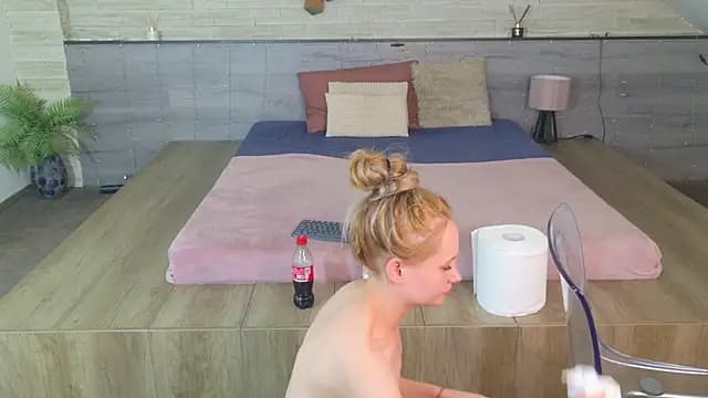 IceBlueBabe live cam