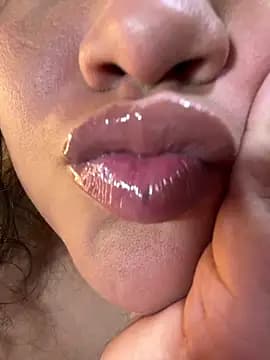 sweetmuslim01 live cam on Stripchat