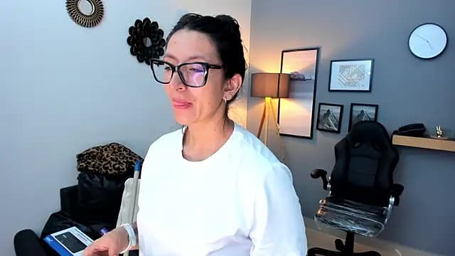 kira_moon__ live cam