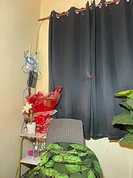 sweetyula live cam on Stripchat