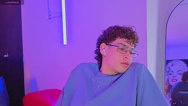 nova_salvatore live cam on Stripchat