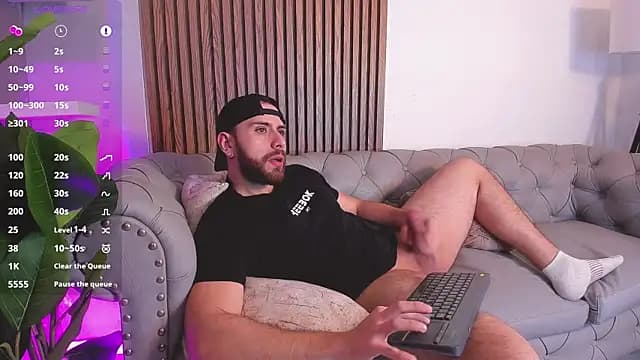 Maximo_Wolff live cam on Stripchat