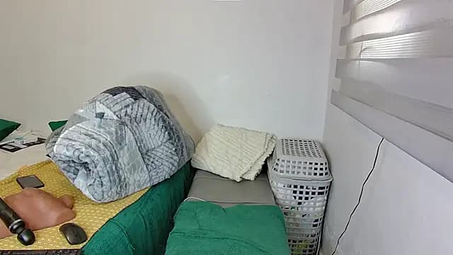 NaughtyKelly28 live cam