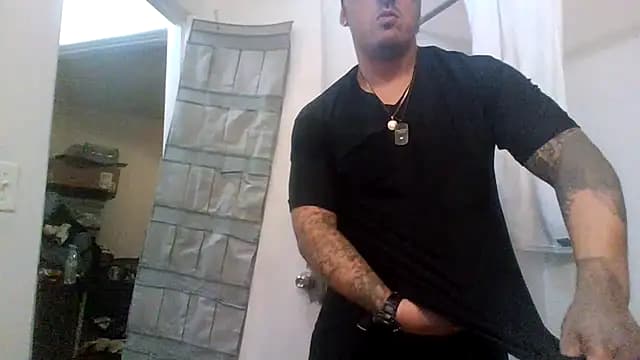 Antoniothedon live cam on Stripchat