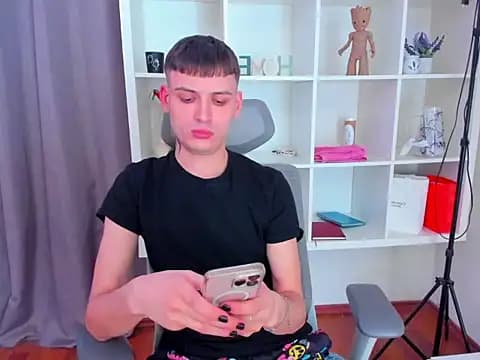 andboyfor6 live cam on Stripchat