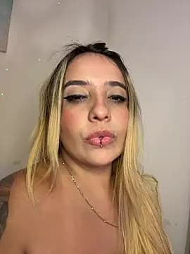 _Ninasanz live cam on Stripchat