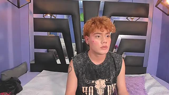 VeluniLiore live cam on Stripchat