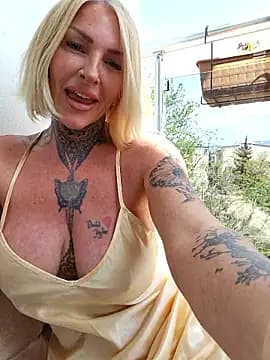 TravelMommyBlair live cam