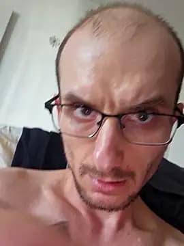 UpbeatXiphias live cam on Stripchat