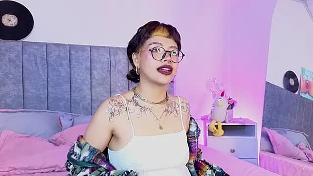 Luna_Blooms live cam