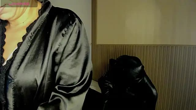 summer_night_ live cam on Stripchat