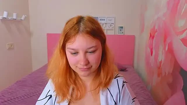 AngelinaLow live cam on Stripchat