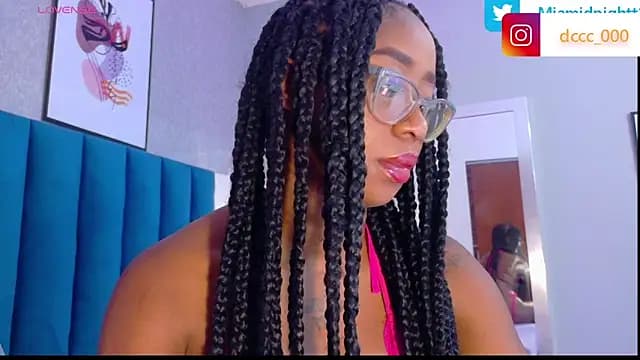 MiaMidnnightt live cam