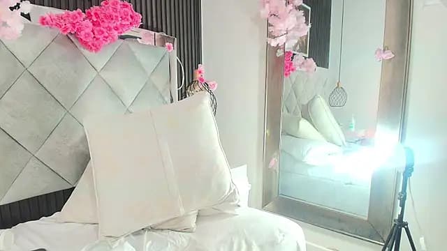 Sara_Channel01 live cam on Stripchat