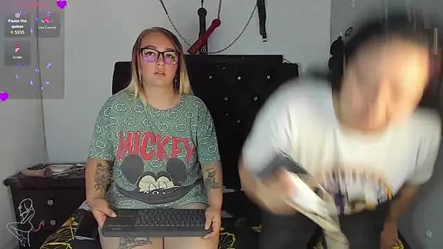 katieeandsharonn live cam