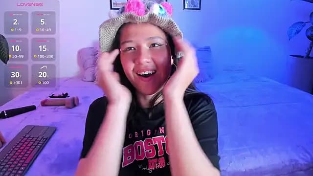 Skyy_bloom live cam on Stripchat