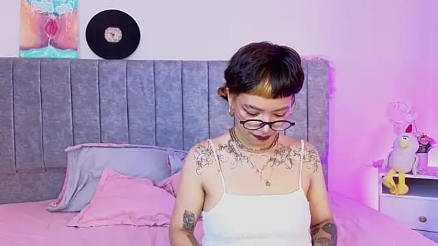 Luna_Blooms live cam