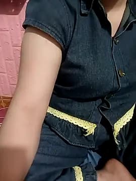 Emily-lonelyy live cam