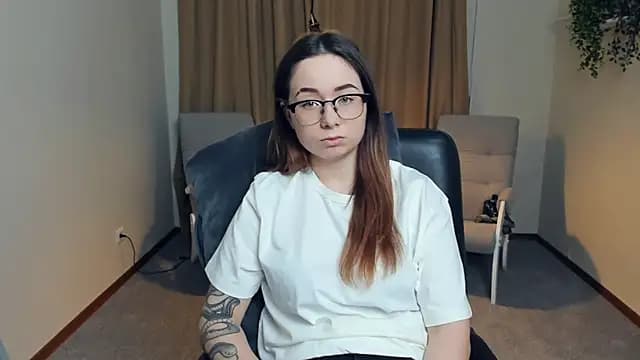 NadaRudeen live cam on Stripchat