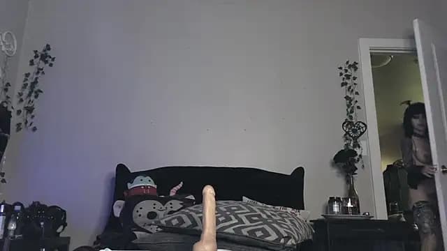 Ivey_Strigoi live cam