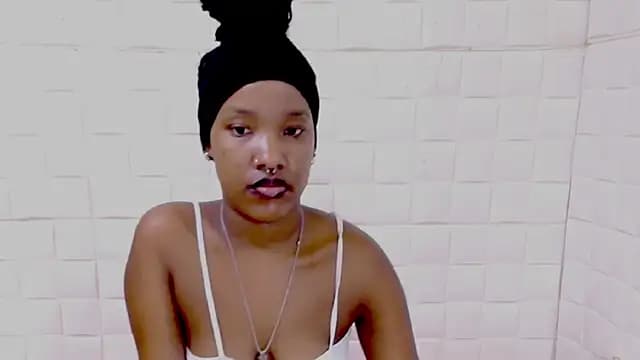 EroticSexyPrada live cam