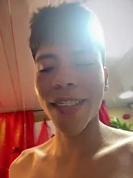 MaxiWildd live cam on Stripchat