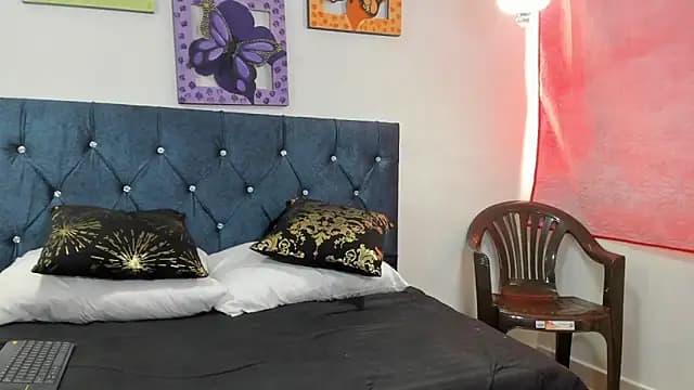 Bella_Storm01 live cam on Stripchat