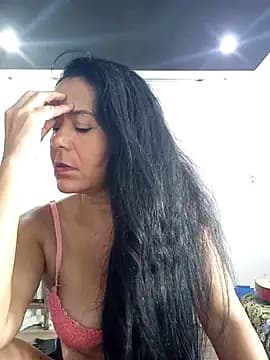 lucineia7 live cam on Stripchat