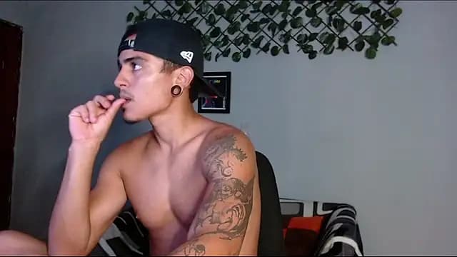 Kizameee_ live cam on Stripchat