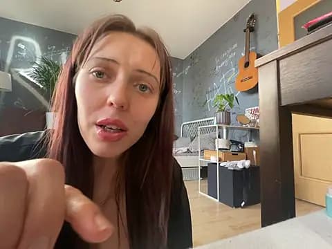 EmmaLyrica live cam on Stripchat