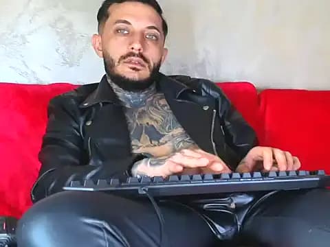 MentoXXL live cam on Stripchat