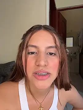 ViankaRose live cam on Stripchat