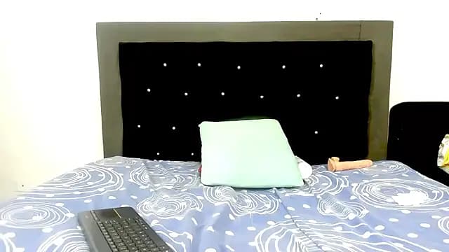 vfridaper live cam on Stripchat