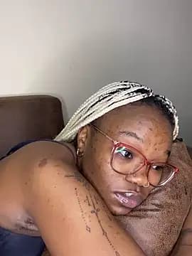 YummyMelanin117 live cam